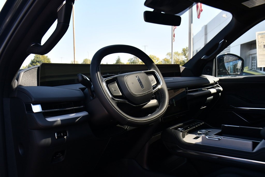 New 2025 Lincoln Navigator Reserve w/ Jet Appearance Package image 11