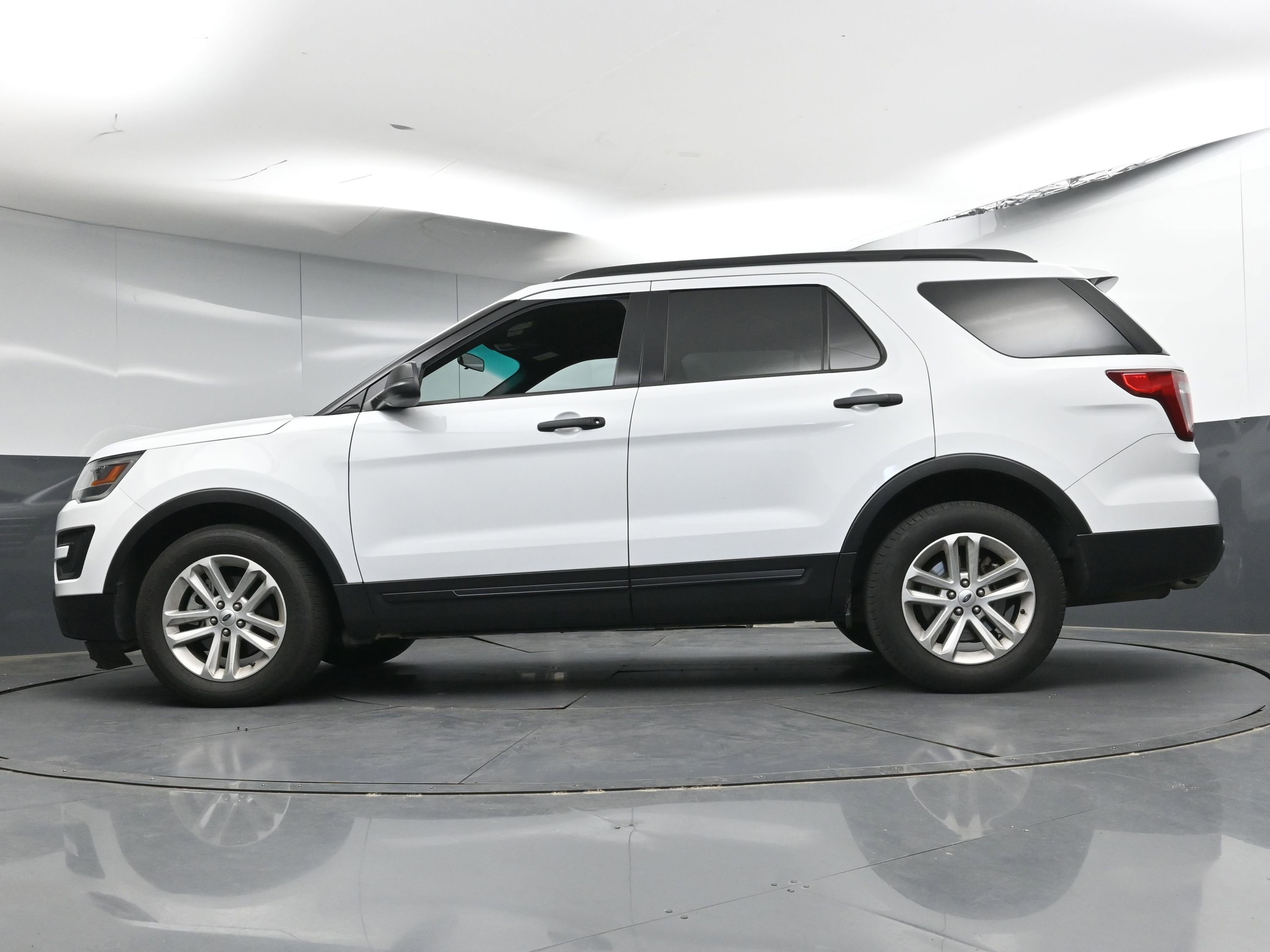 Used 2017 Ford Explorer FWD image 35