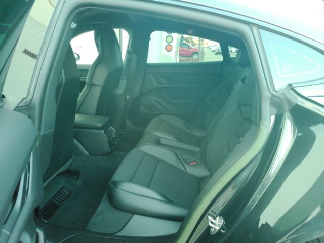 Used 2023 Porsche Taycan image 17