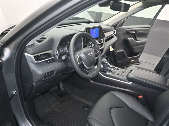 New 2026 Toyota Highlander XLE image 4