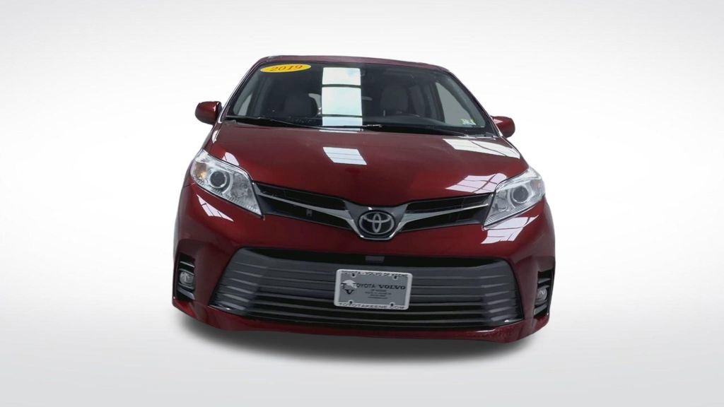 Used 2019 Toyota Sienna XLE FWD image 3