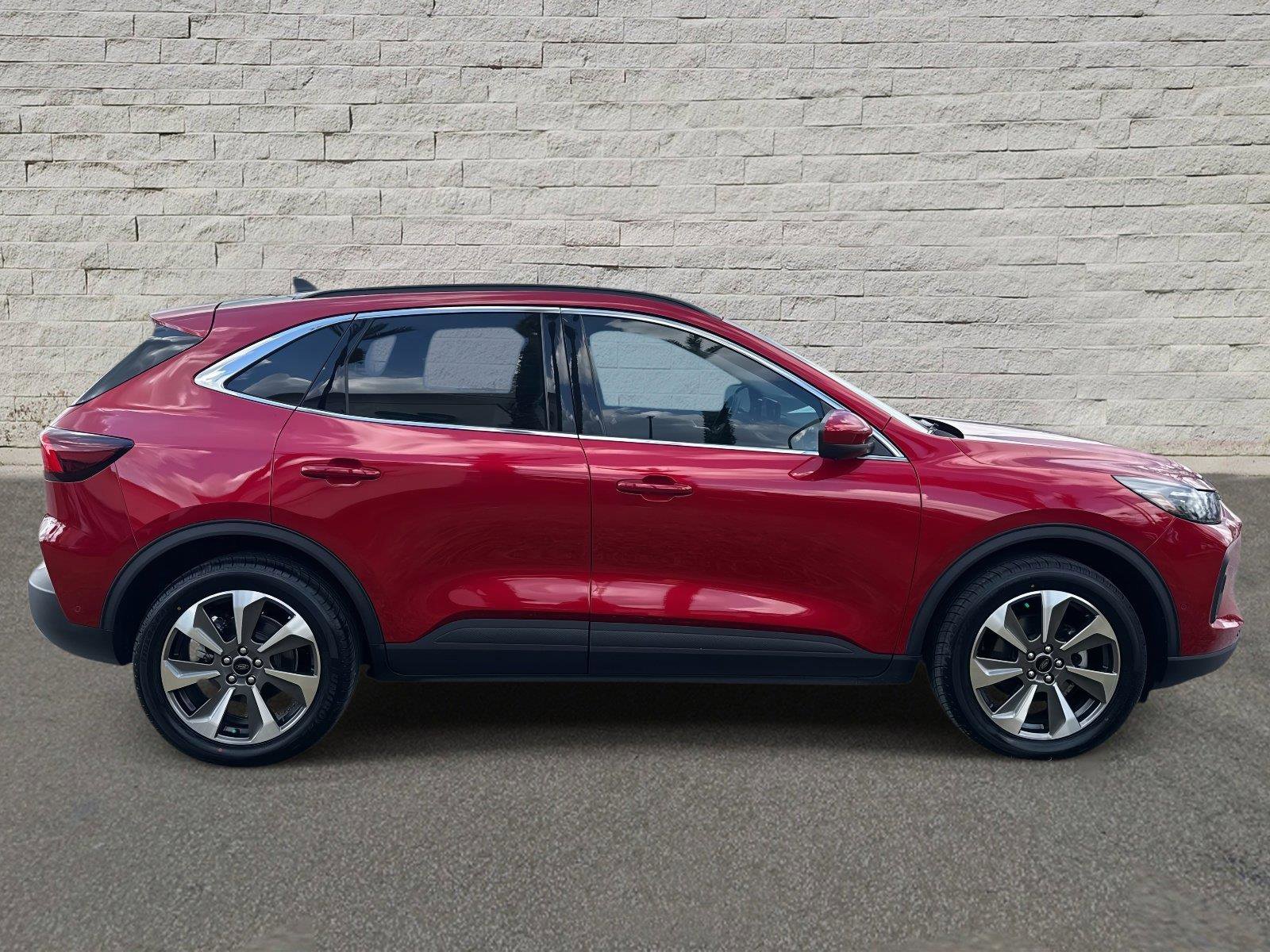 Used 2024 Ford Escape Platinum w/ Premium Technology Package image 6