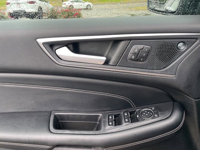 Used 2022 Ford Edge Titanium image 11