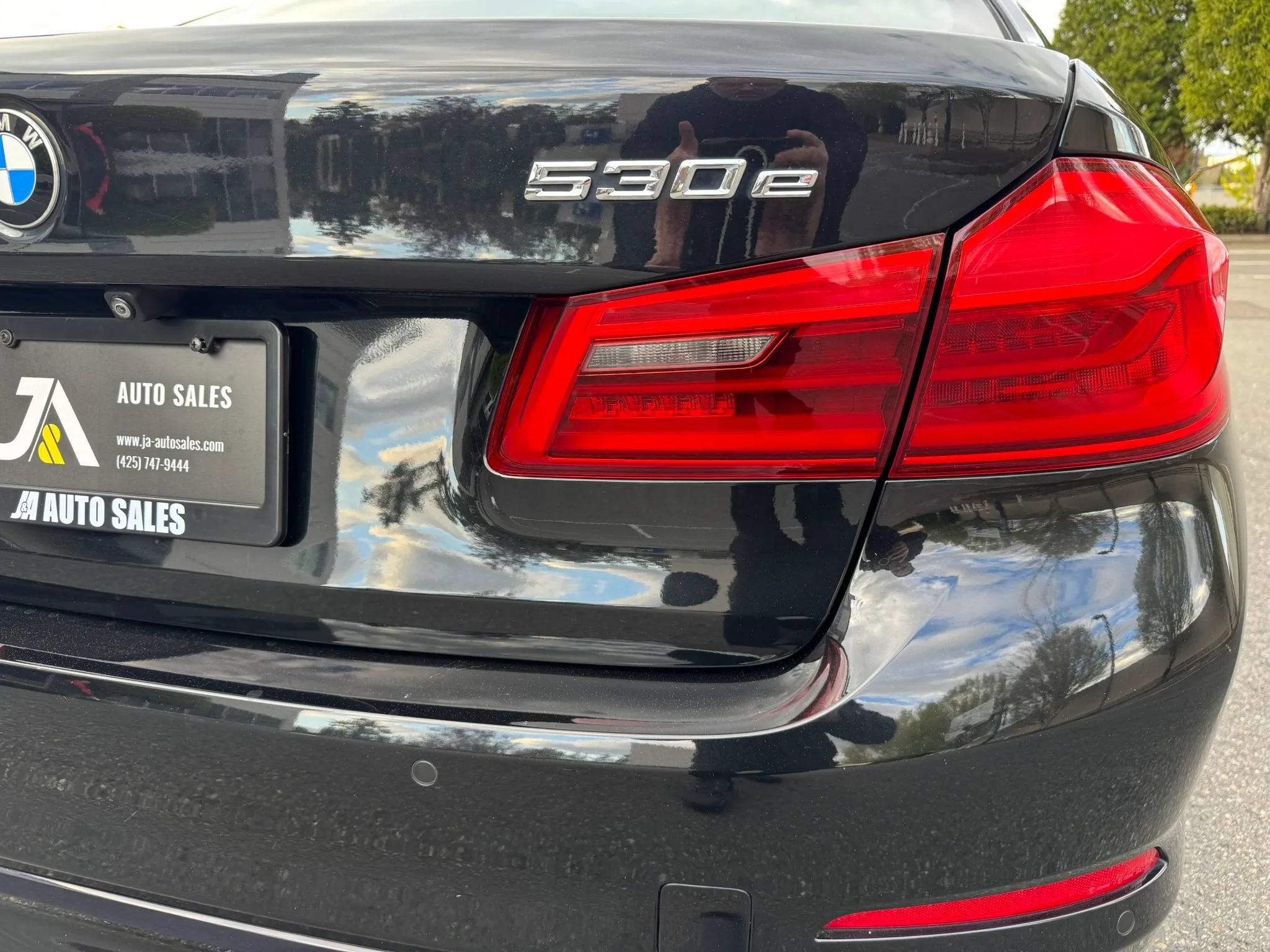 Used 2018 BMW 530e xDrive AWD/4WD image 16