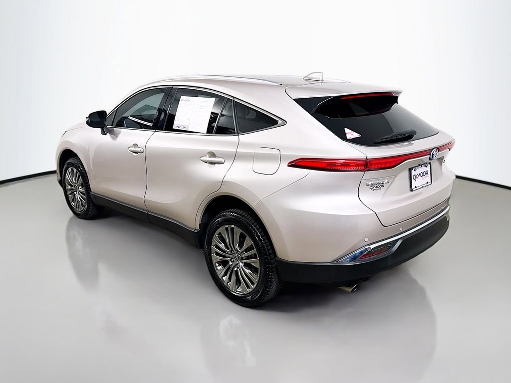 Certified 2024 Toyota Venza XLE AWD/4WD image 5