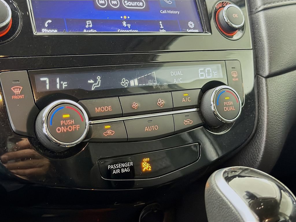 Used 2020 Nissan Rogue SV FWD image 17