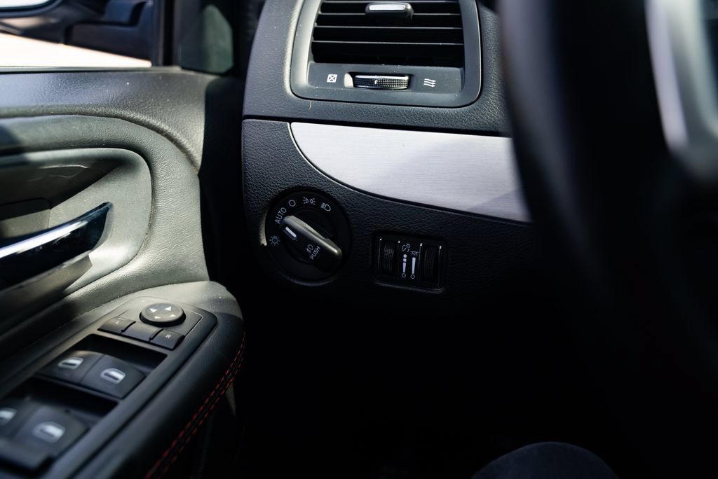 Used 2017 Dodge Grand Caravan GT FWD image 13