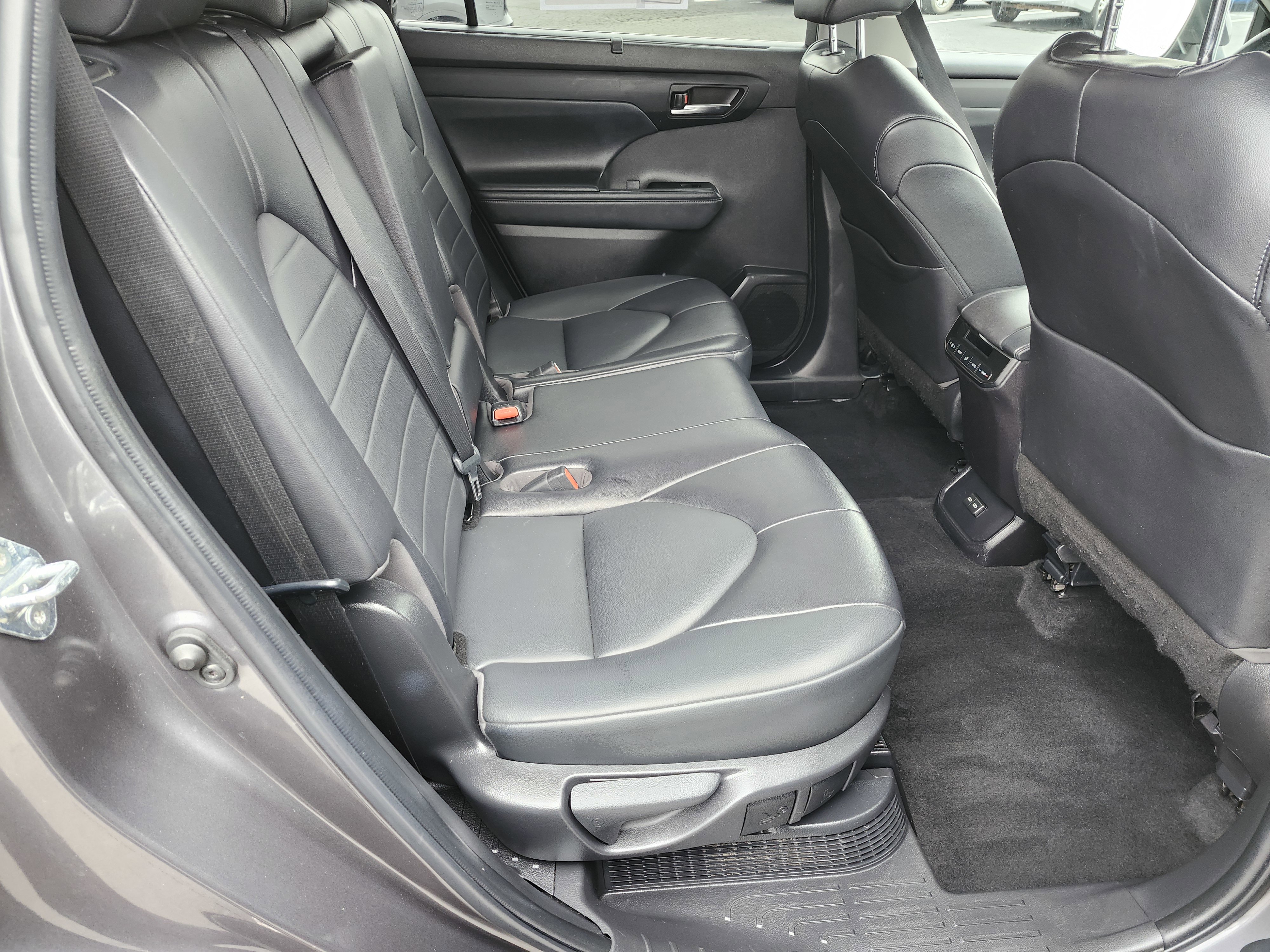 Used 2022 Toyota Highlander XLE image 22