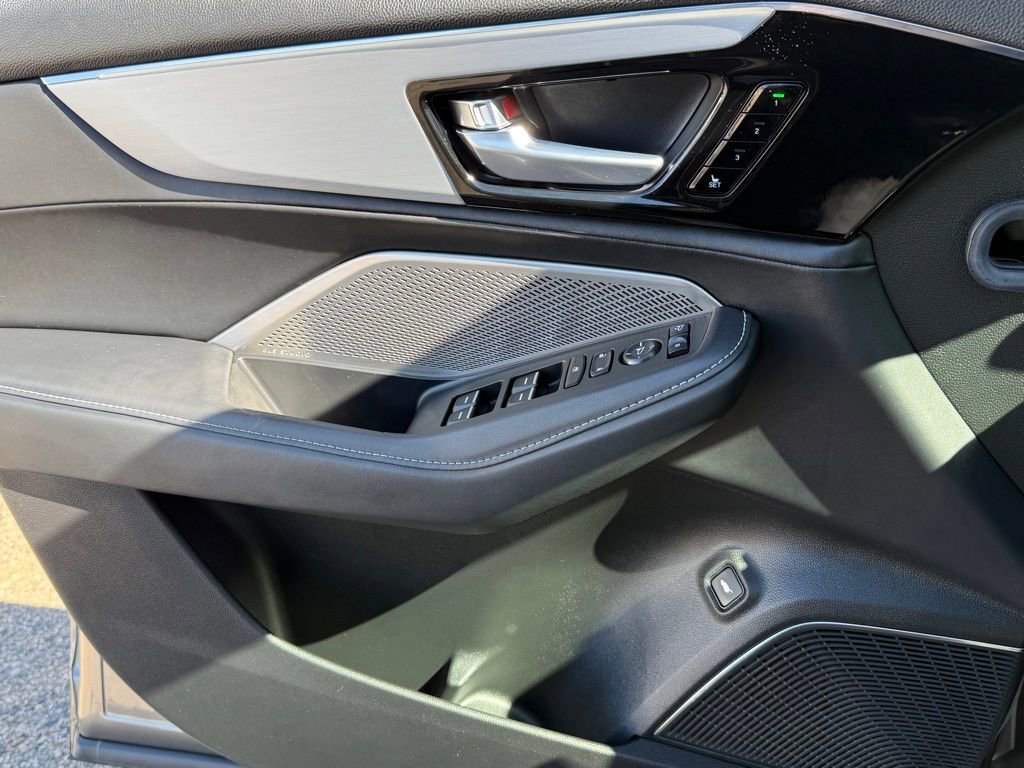 Used 2024 Acura MDX SH-AWD w/ Technology Package image 30