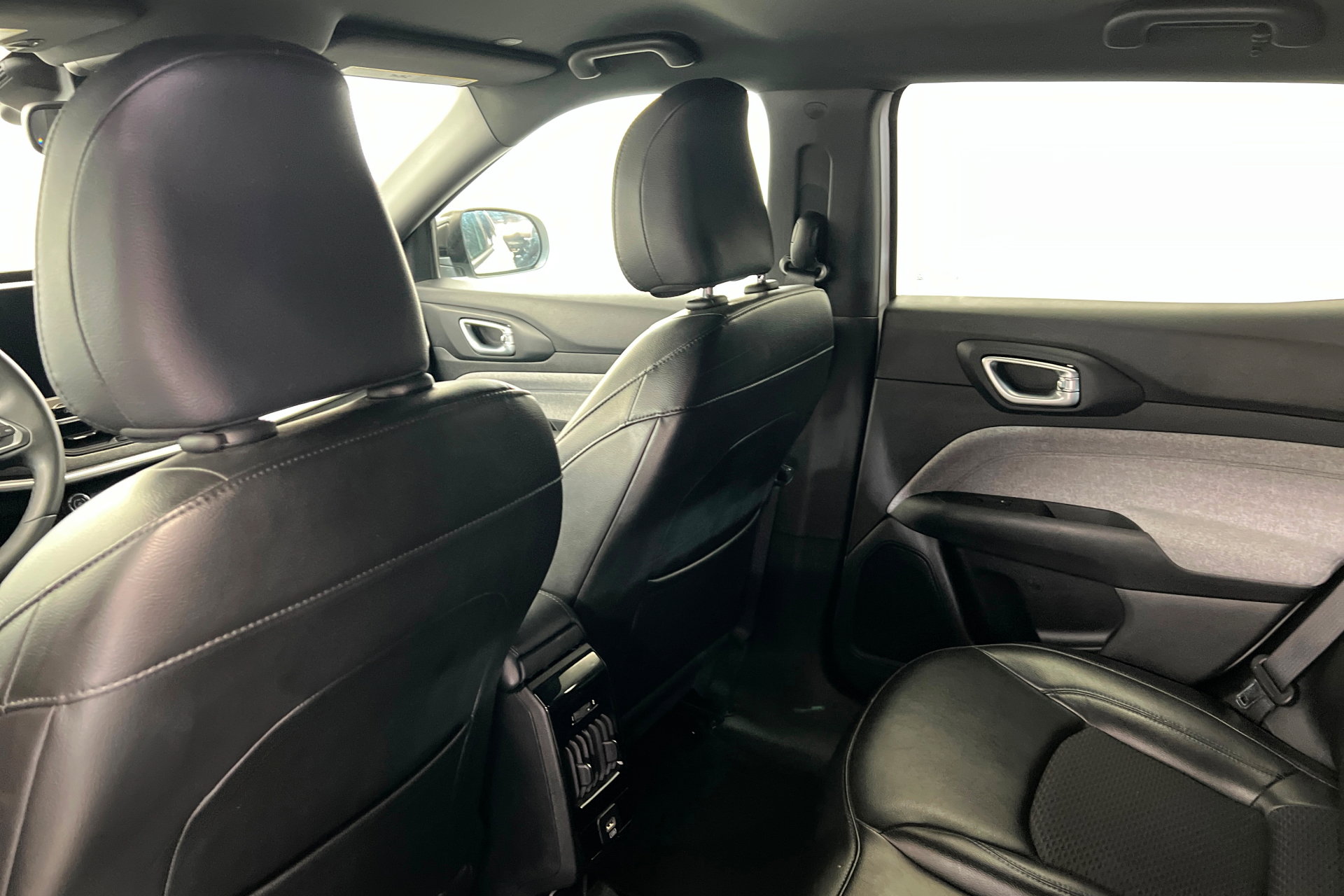 Used 2023 Jeep Compass Latitude AWD/4WD image 20