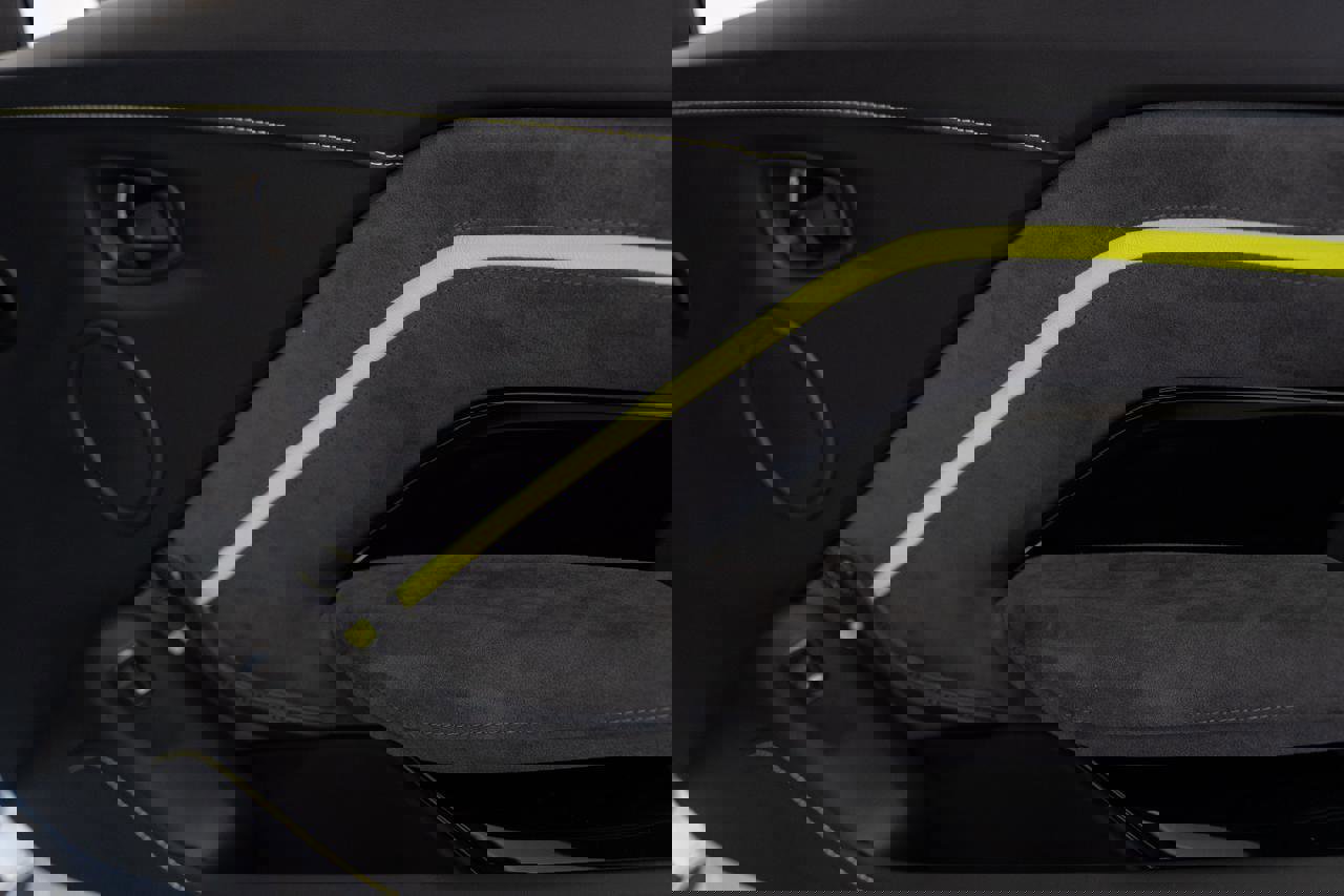 Used 2023 Aston Martin V8 Vantage Coupe image 14