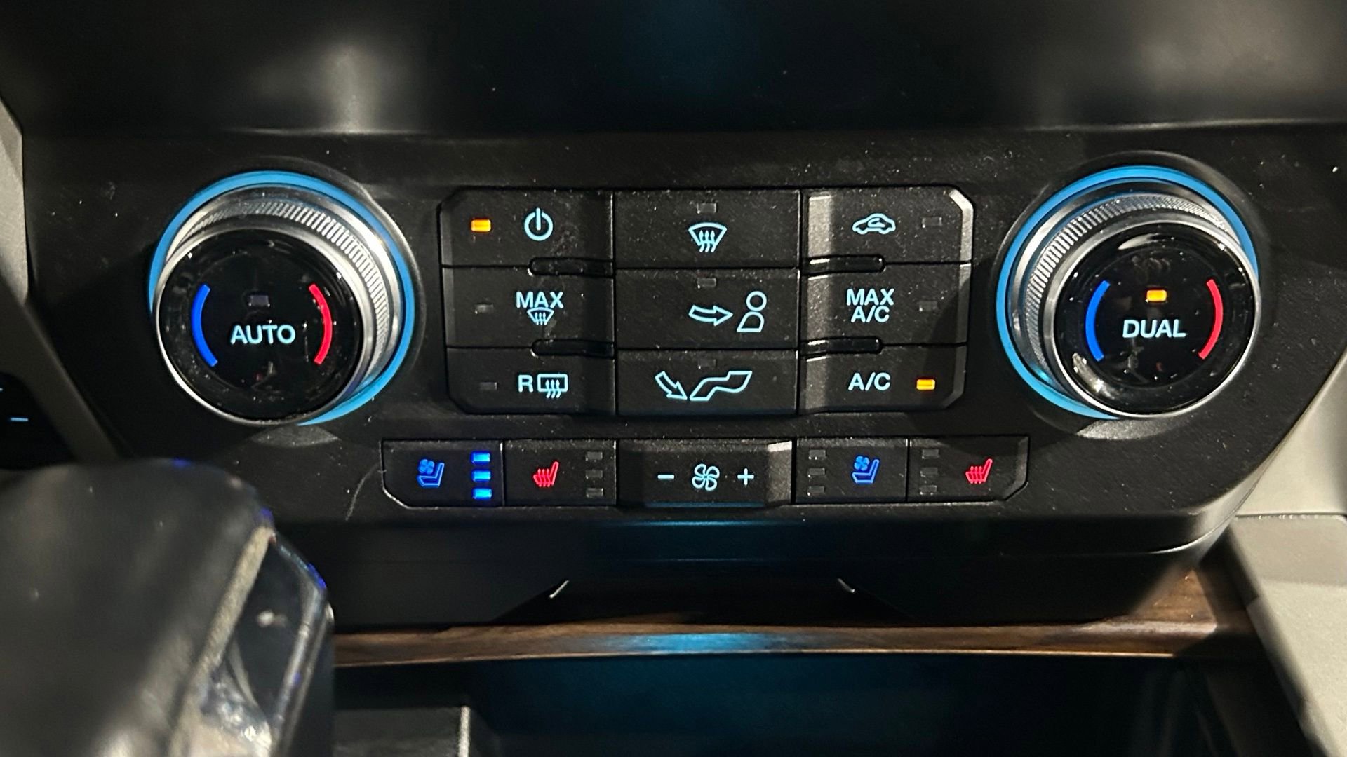 Used 2019 Ford F150 Lariat w/ Equipment Group 502A Luxury AWD/4WD image 91