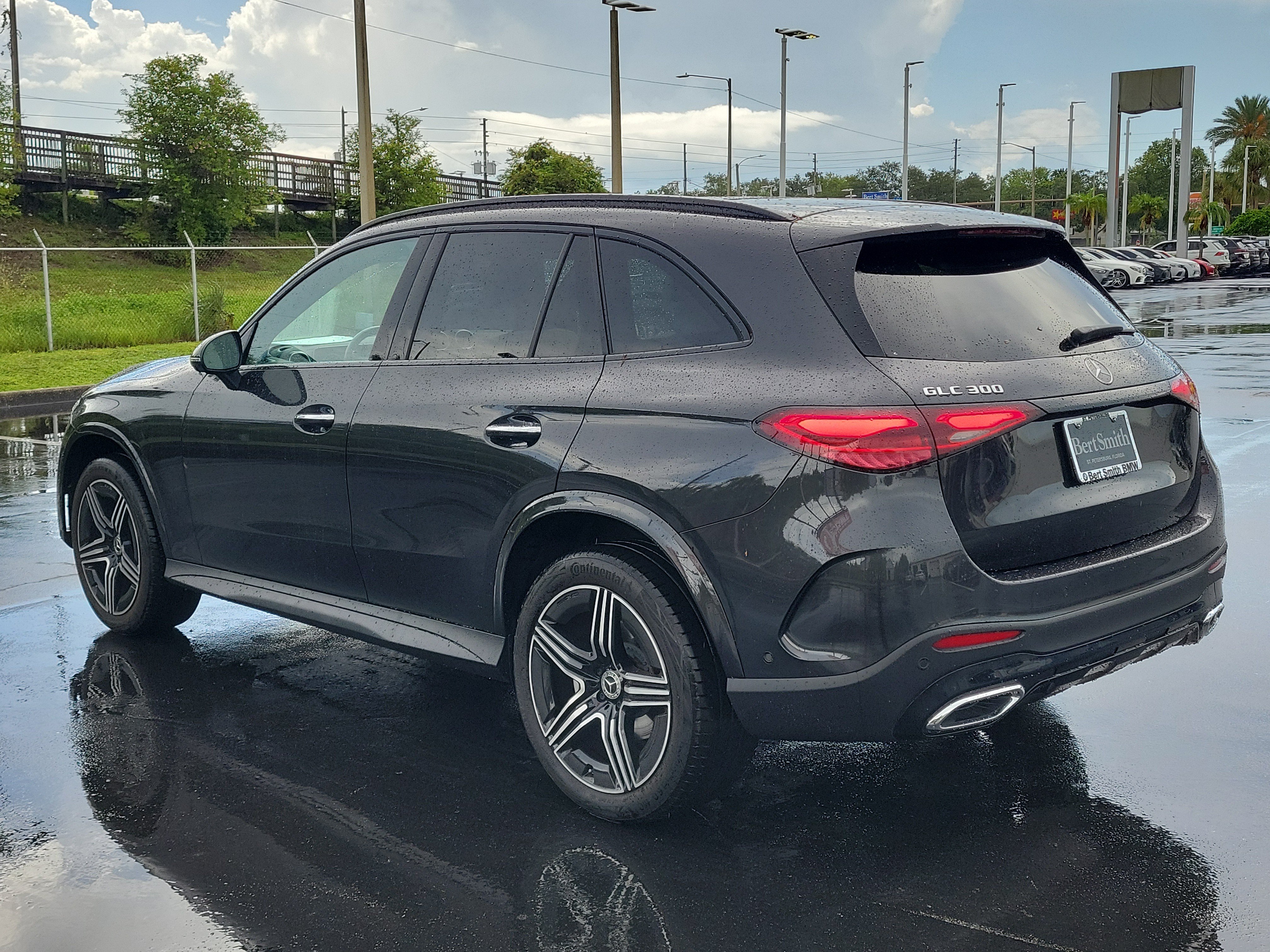 Used 2024 Mercedes-Benz GLC 300 image 4