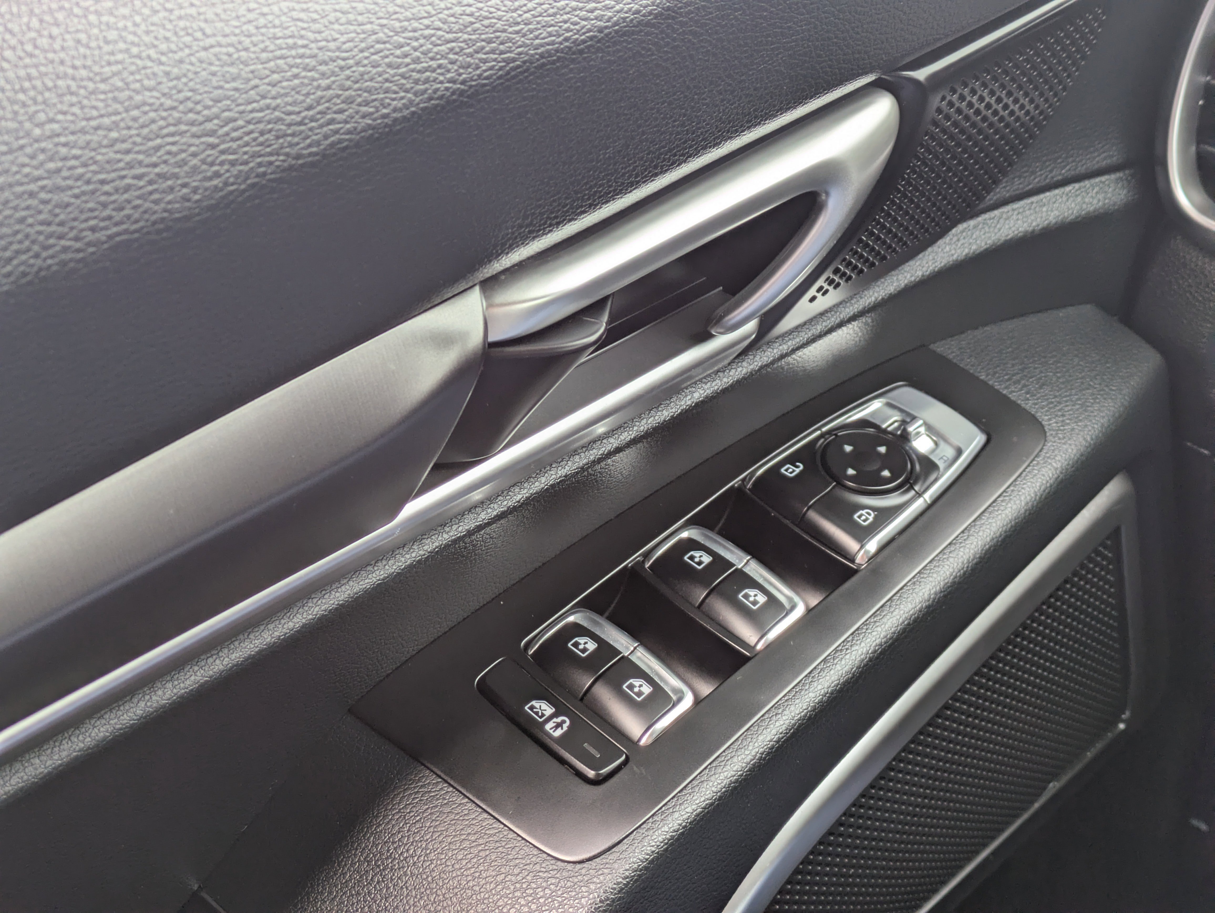 Used 2025 Kia Telluride S FWD image 28