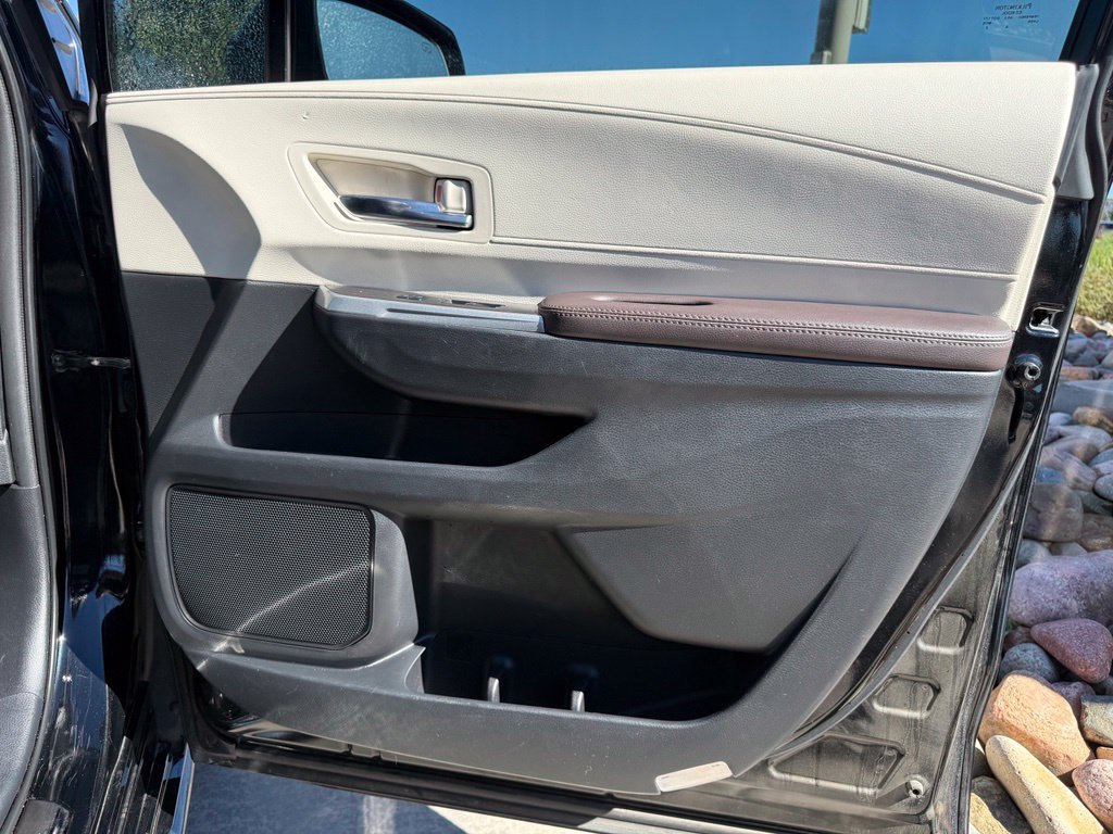 Used 2022 Toyota Sienna Platinum AWD/4WD image 31
