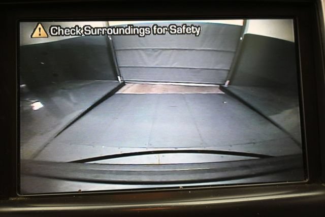 Used 2011 Cadillac Escalade Luxury AWD/4WD image 21