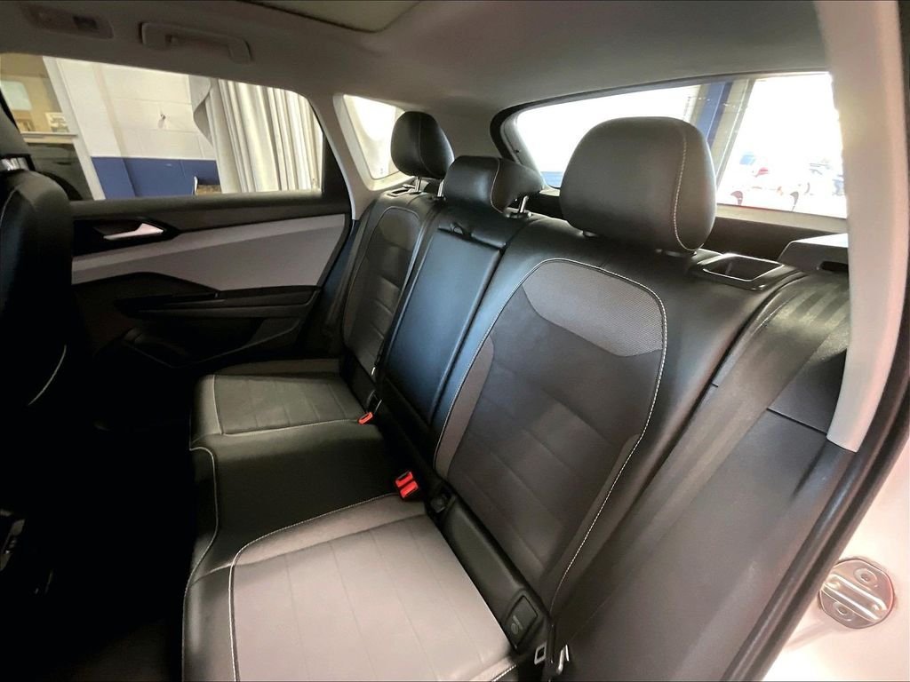 Used 2023 Volkswagen Taos SE AWD/4WD image 15