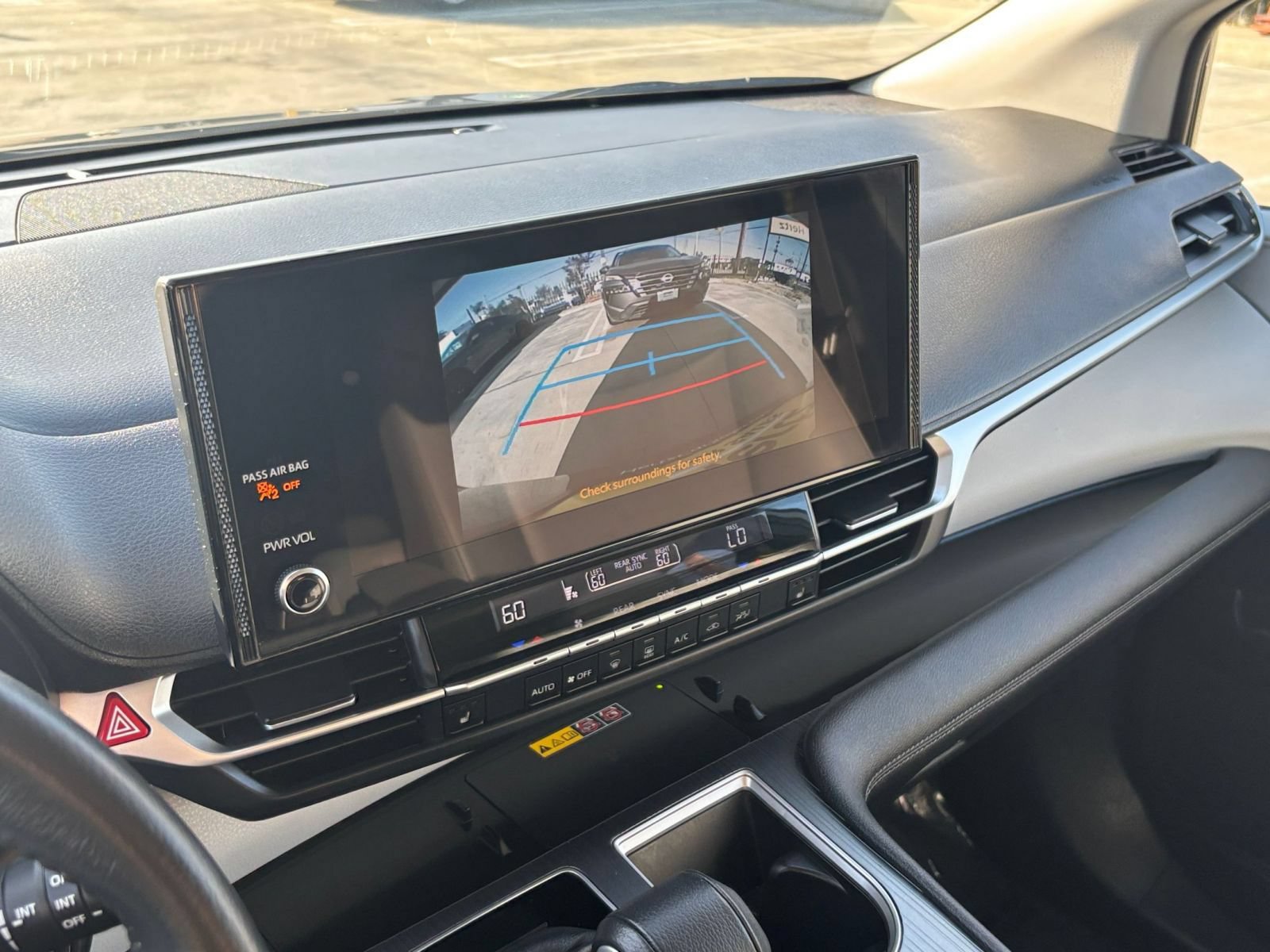 Used 2025 Toyota Sienna XLE FWD image 25