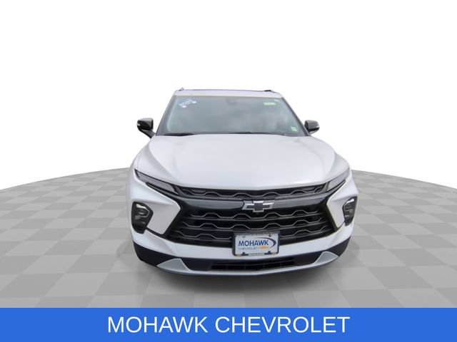 Certified 2025 Chevrolet Blazer LT w/ Sound & Technology Package AWD/4WD image 3