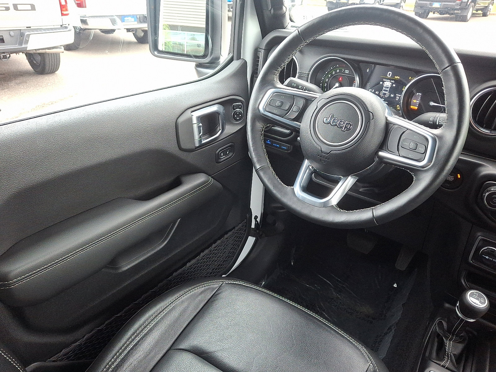 Used 2023 Jeep Wrangler Sahara w/ Cold Weather Group image 14