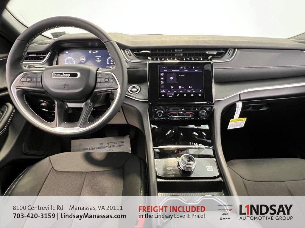 New 2025 Jeep Grand Cherokee Laredo w/ Luxury Tech Group I image 18