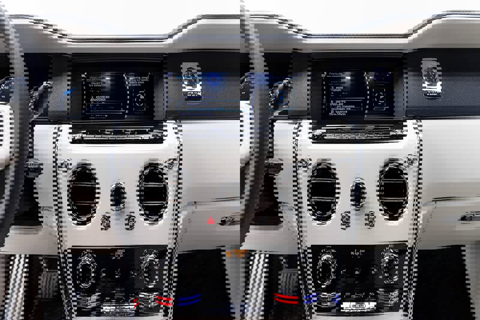 Used 2023 Rolls-Royce Cullinan w/ Cullinan Package image 26