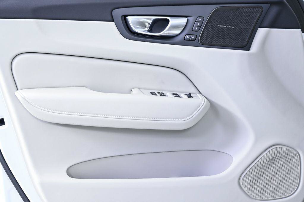 New 2026 Volvo XC60 T8 Ultra w/ Protection Package Premier AWD/4WD image 6