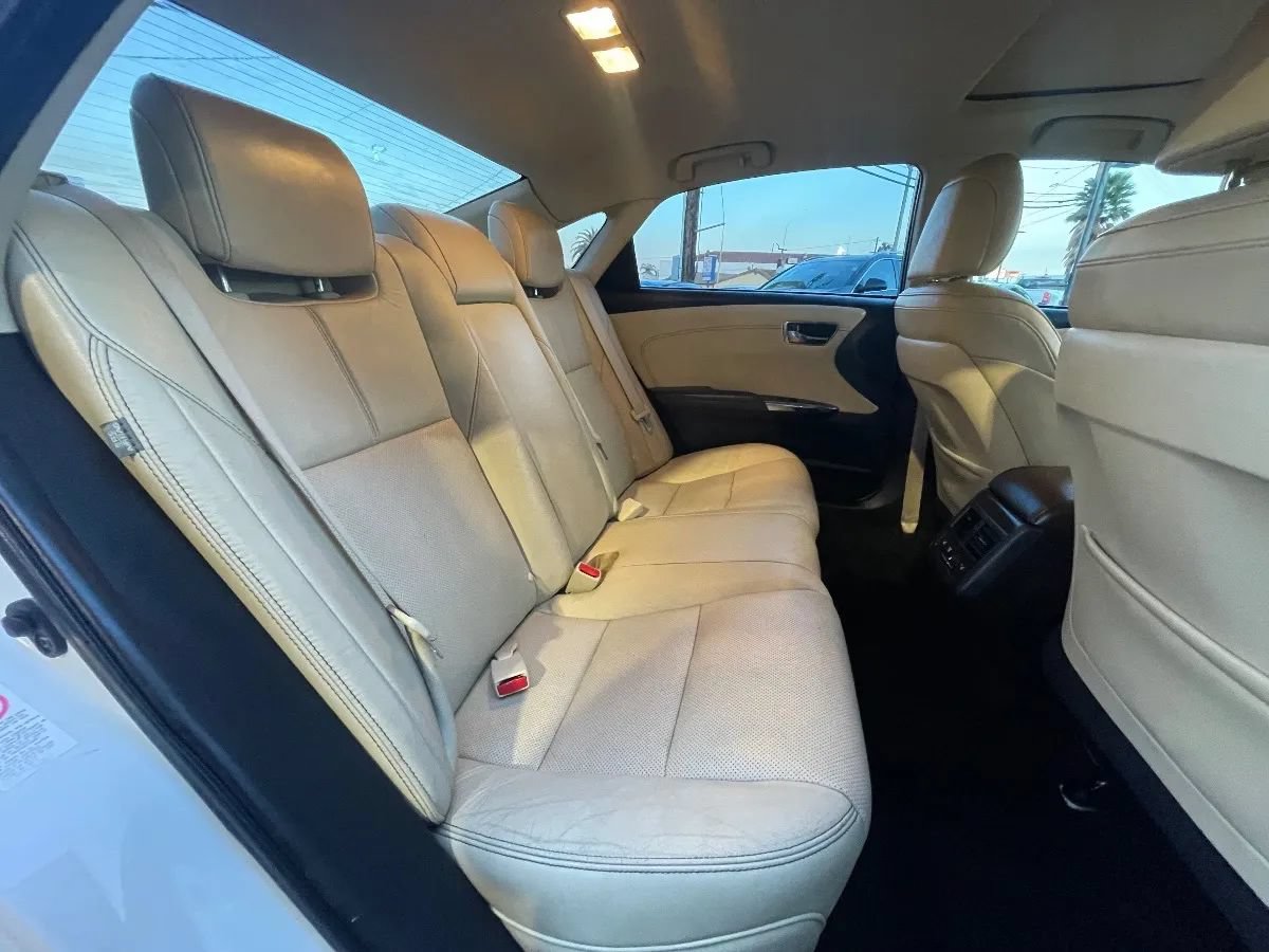 Used 2018 Toyota Avalon Limited FWD image 14