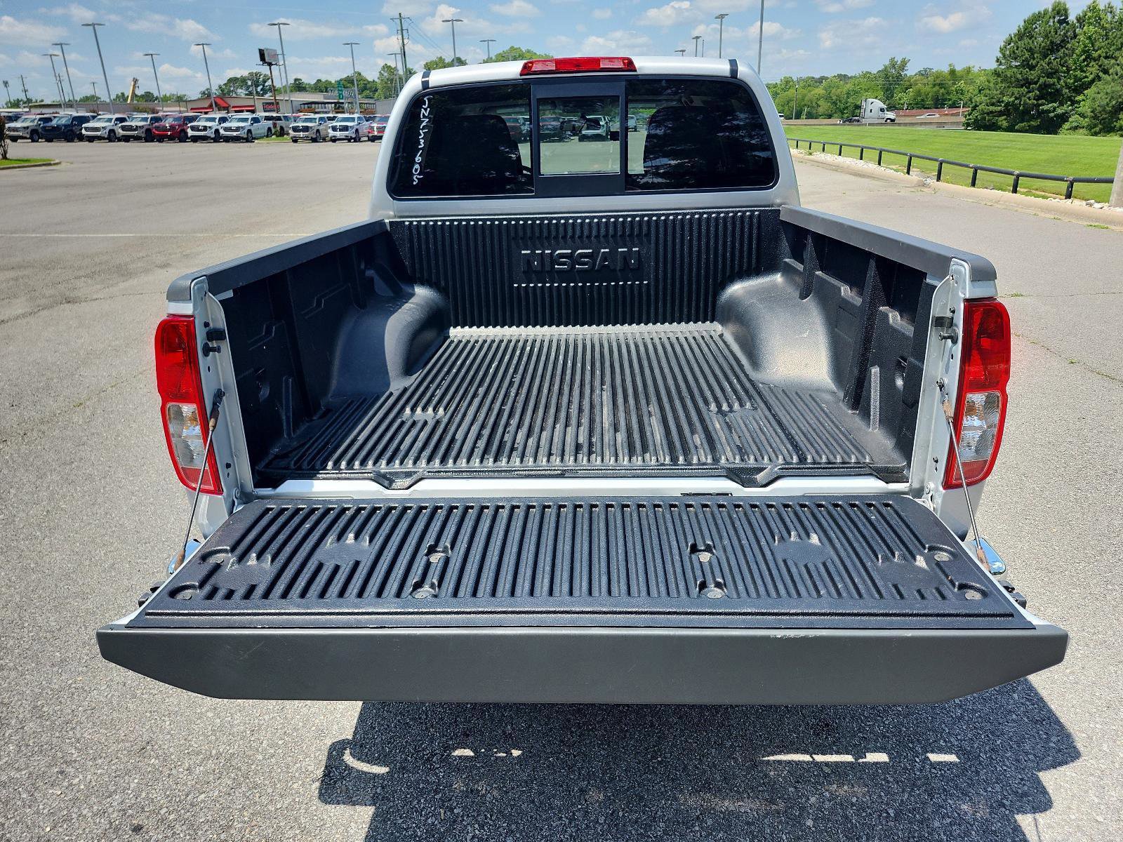 Used 2018 Nissan Frontier SV AWD/4WD image 10