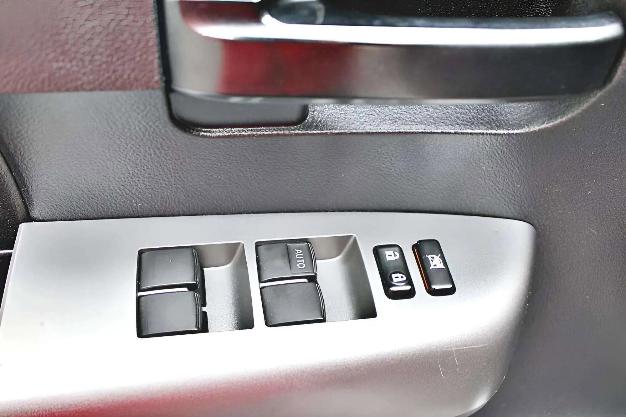 Used 2013 Toyota Tundra SR5 AWD/4WD image 9