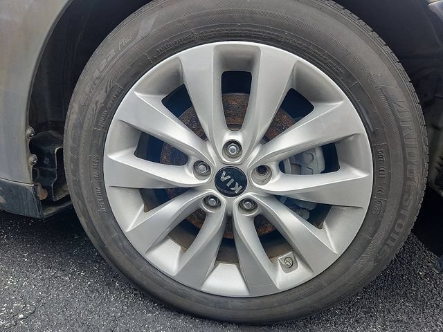 Used 2018 Kia Optima LX w/ 17" Alloy Wheels Package FWD image 9