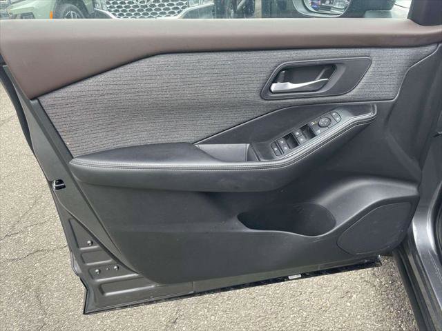 Used 2023 Nissan Rogue SV image 15