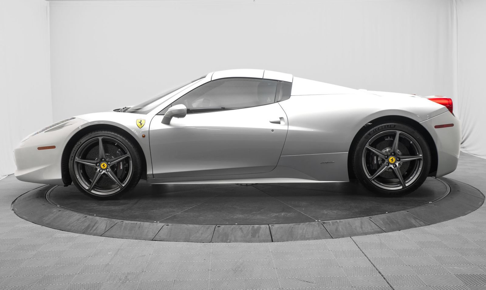 Used 2012 Ferrari 458 Spider RWD image 12