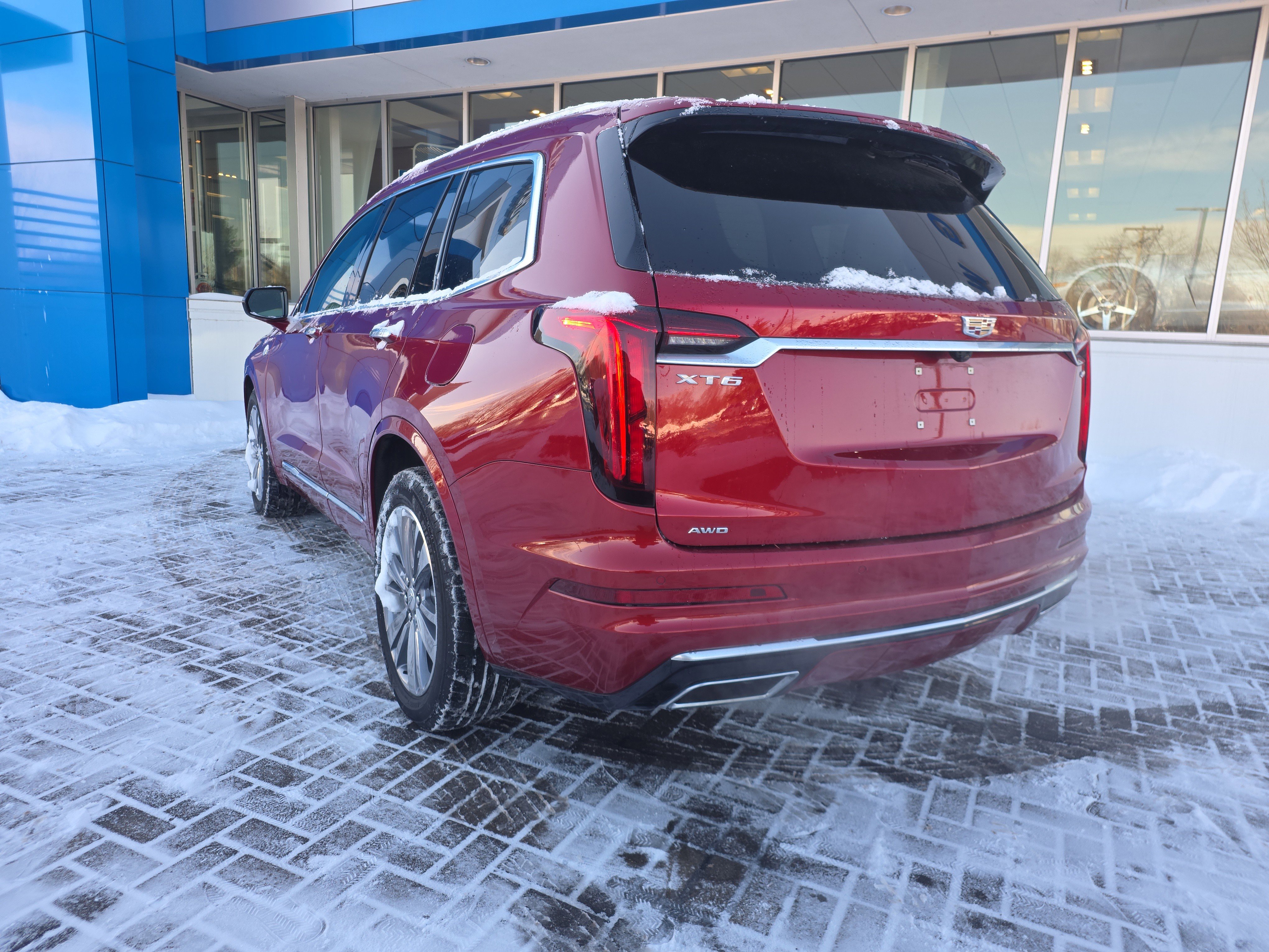 Used 2025 Cadillac XT6 Premium Luxury image 3