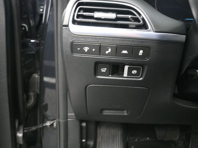 Used 2022 Hyundai Palisade Limited w/ Winter Package image 23