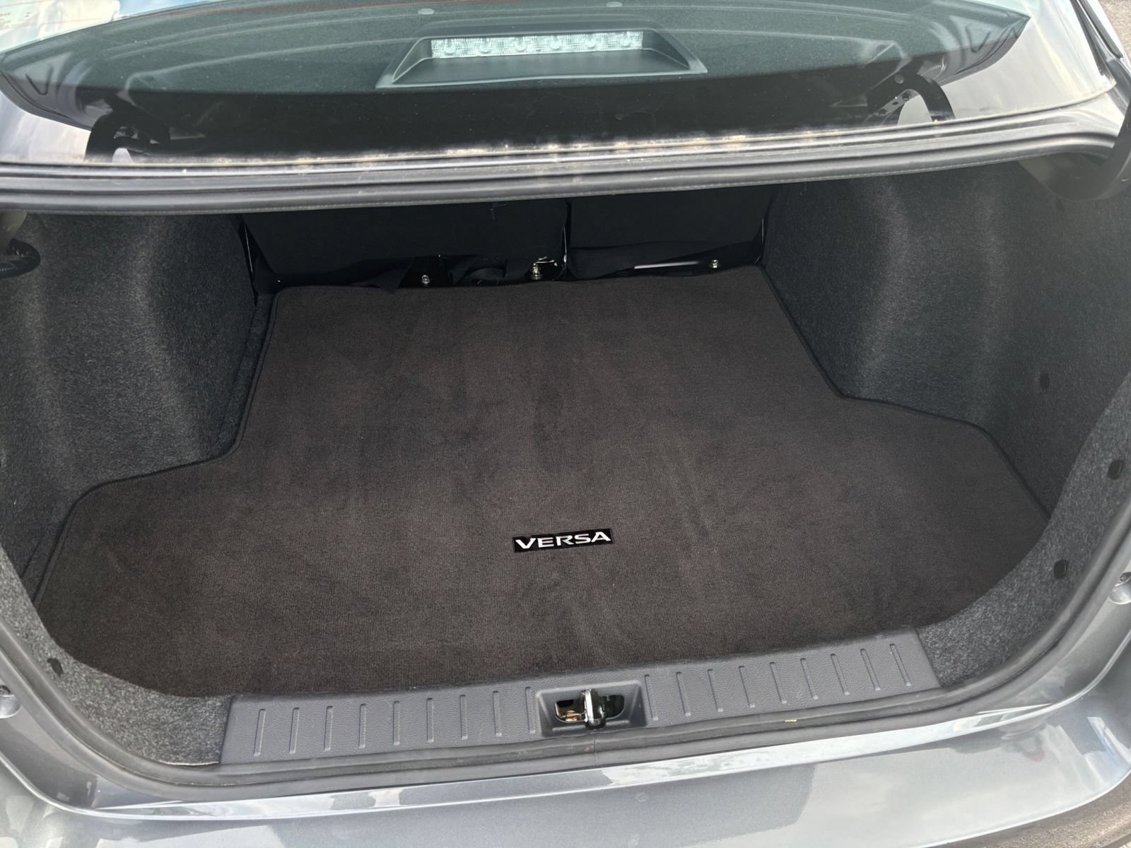 Used 2025 Nissan Versa SV FWD image 30