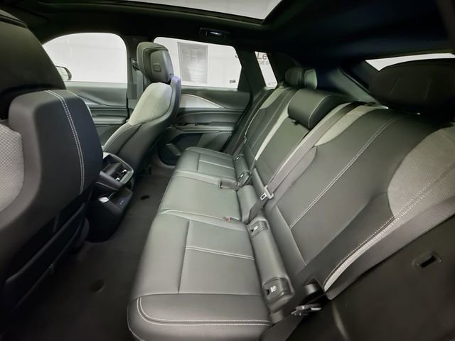Used 2024 Cadillac Lyriq Tech image 25