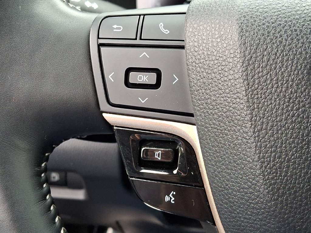 Certified 2025 Toyota Crown Signia AWD/4WD image 26