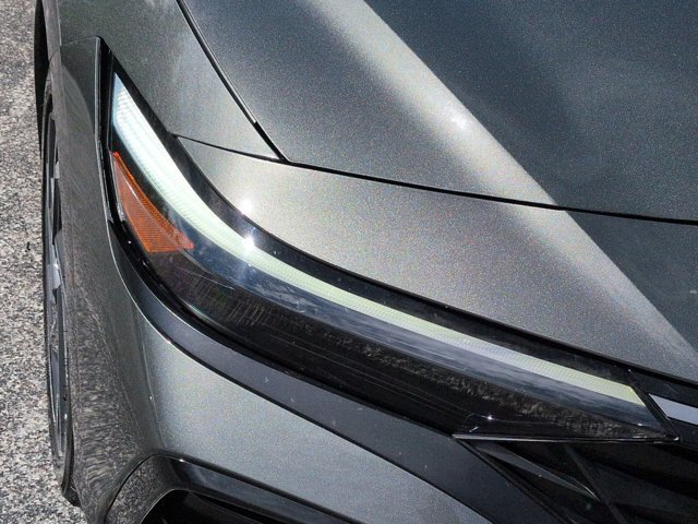 Used 2025 Hyundai Elantra SEL FWD image 9