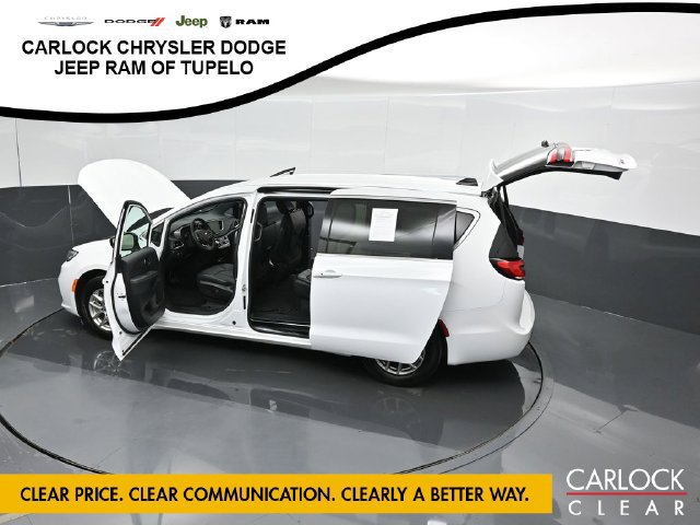 Used 2025 Chrysler Pacifica Select FWD image 68