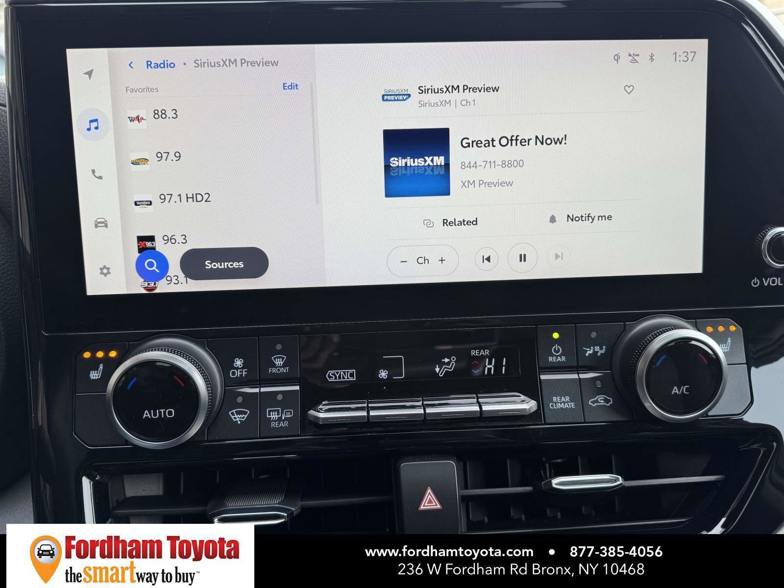 Used 2023 Toyota Highlander XLE image 28