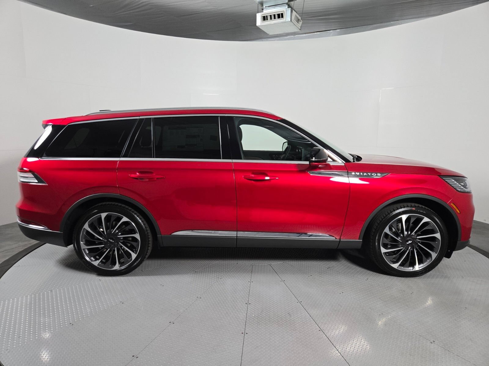 New 2026 Lincoln Aviator Reserve w/ Illumination Package RWD image 3