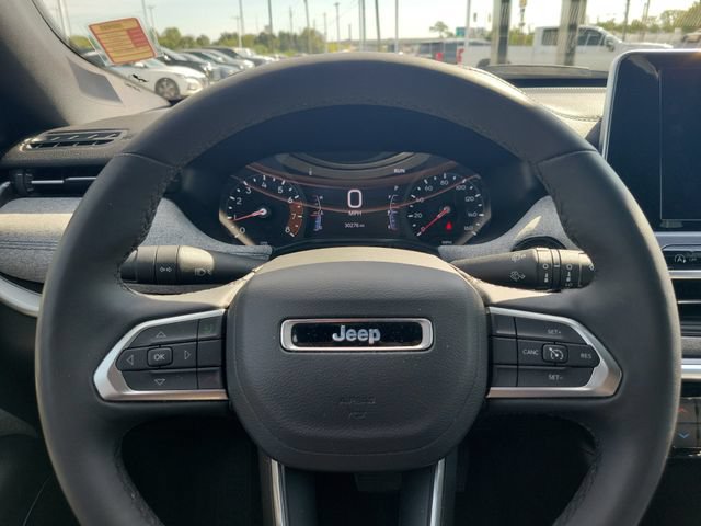Used 2025 Jeep Compass Latitude AWD/4WD image 23