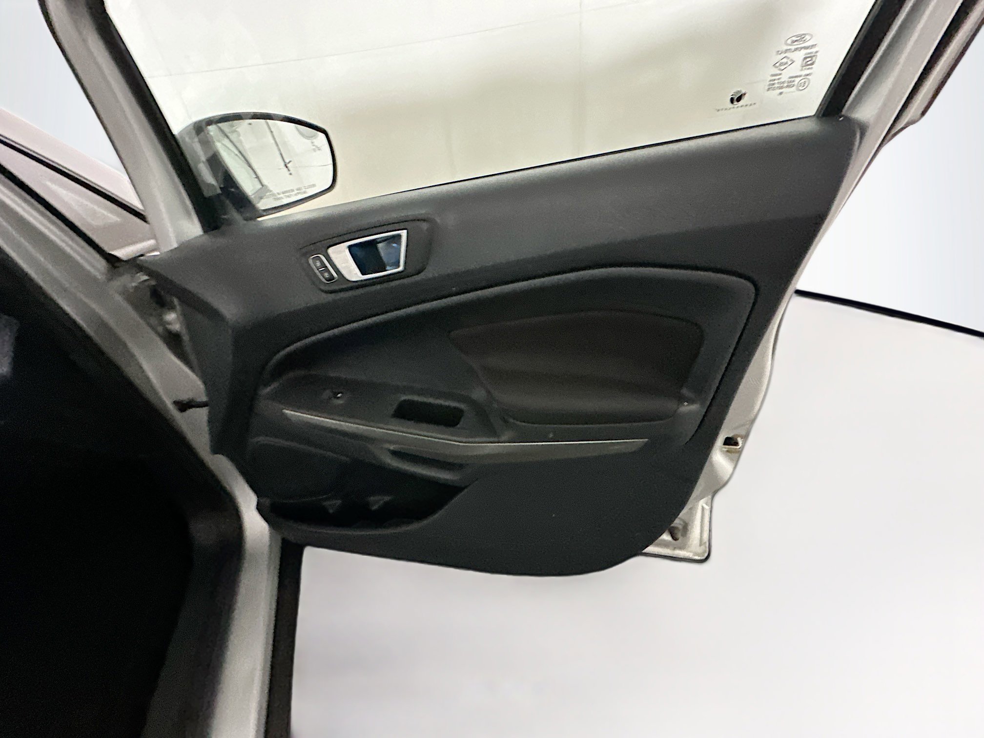 Used 2018 Ford EcoSport SE w/ SE Convenience Package image 30