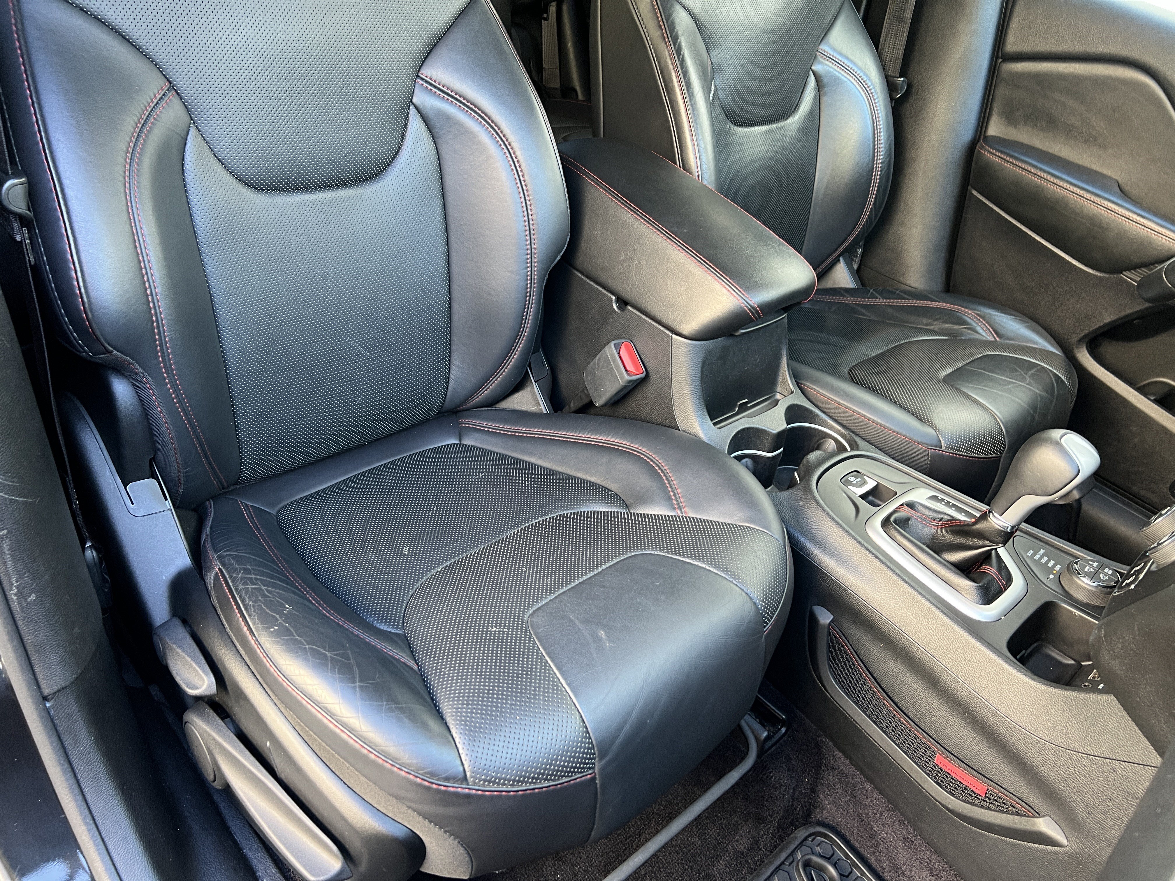 Used 2016 Jeep Cherokee Trailhawk w/ Leather Interior Group AWD/4WD image 25