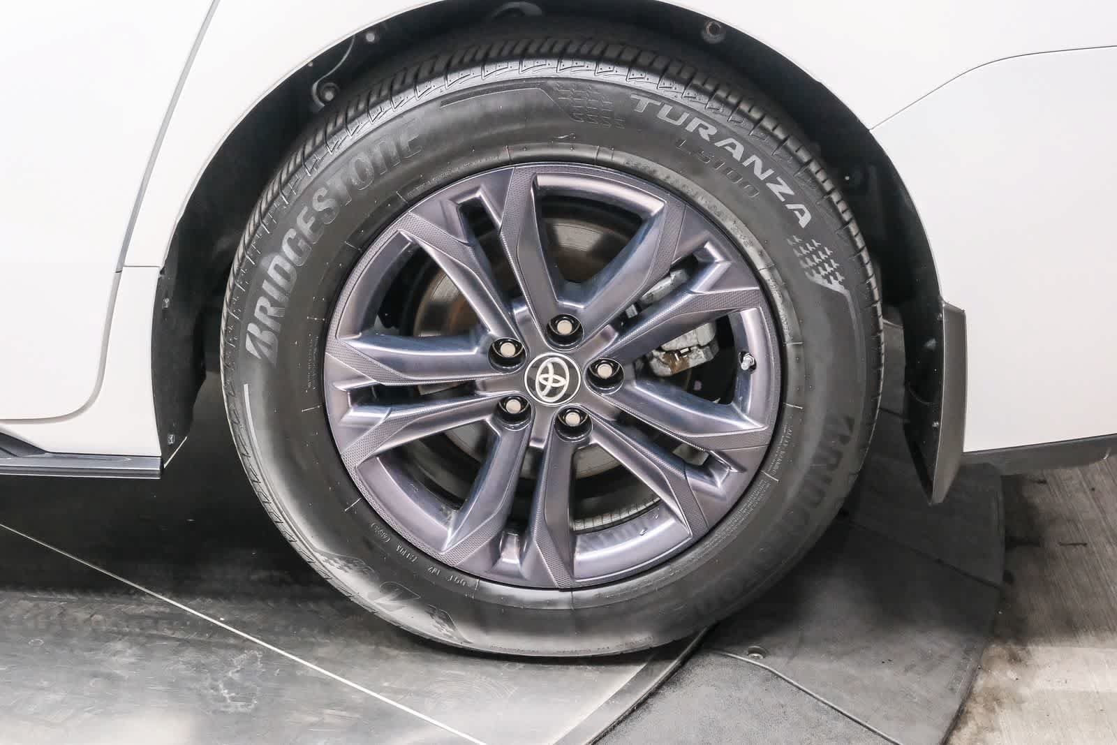 Used 2024 Toyota Sienna XSE w/ XSE Plus Package AWD/4WD image 9