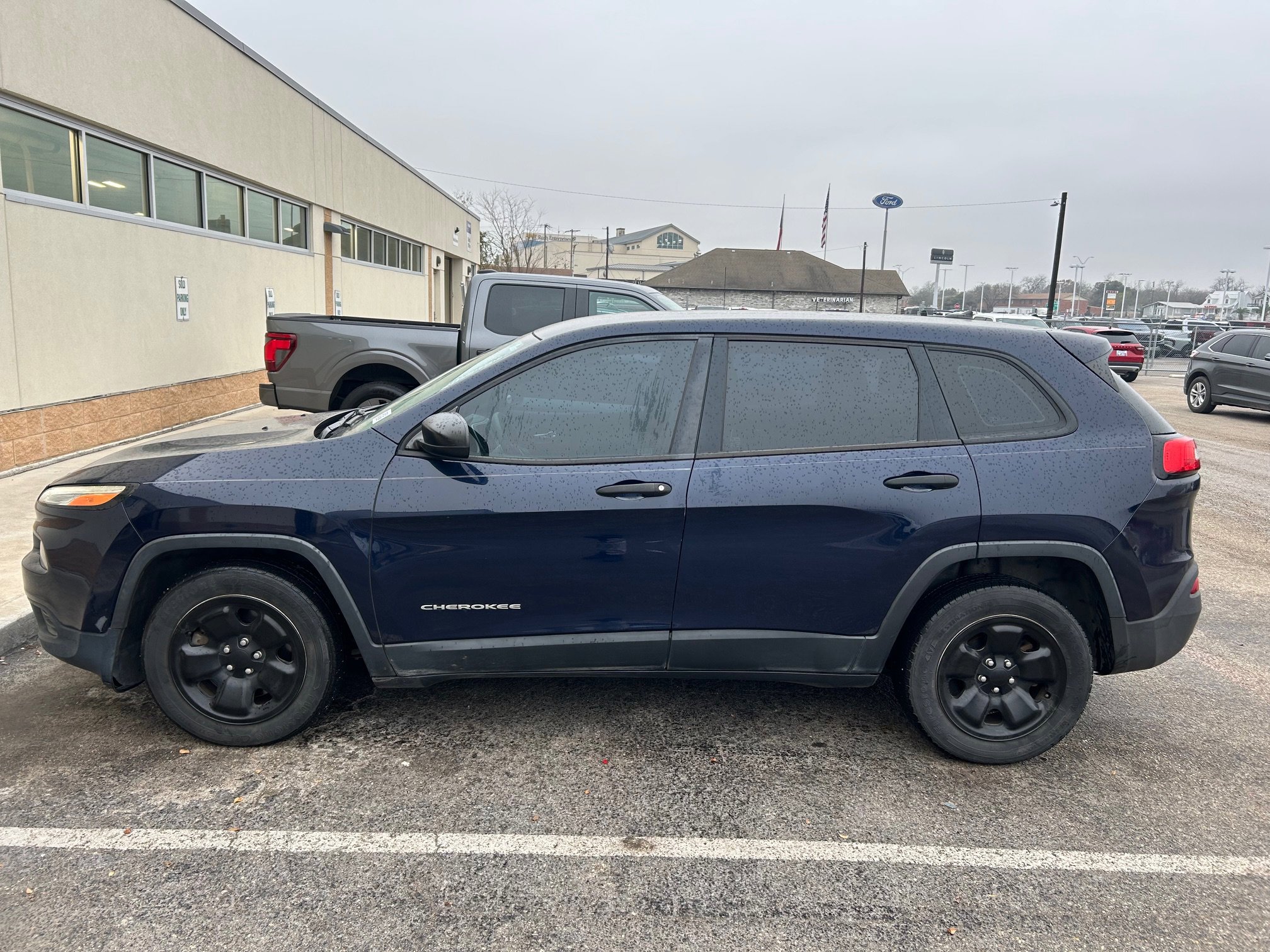 Used 2016 Jeep Cherokee Sport image 5