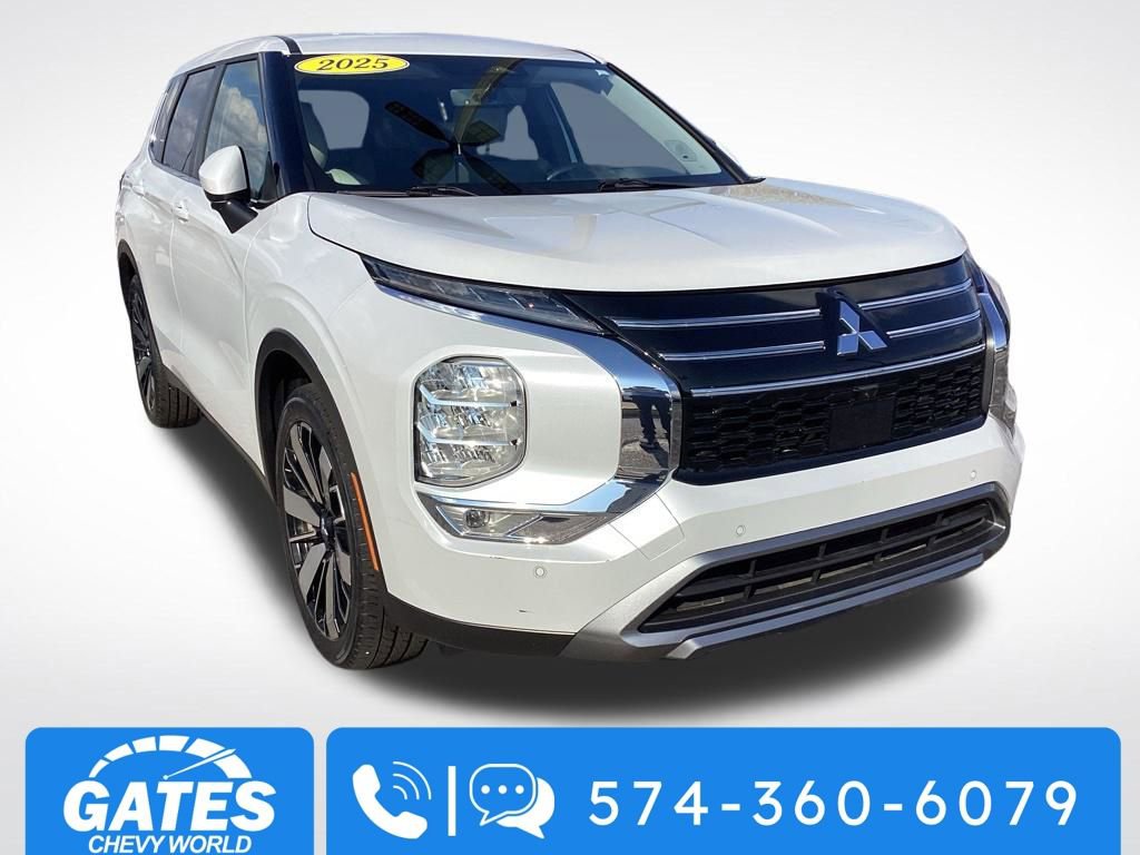Used 2025 Mitsubishi Outlander SE image 1