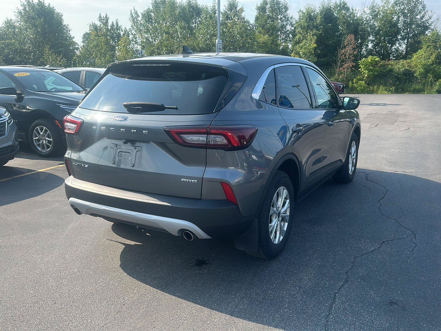 Used 2023 Ford Escape Active AWD/4WD image 2