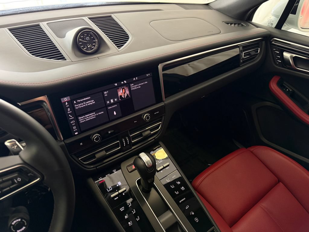 Certified 2026 Porsche Macan S AWD/4WD image 18